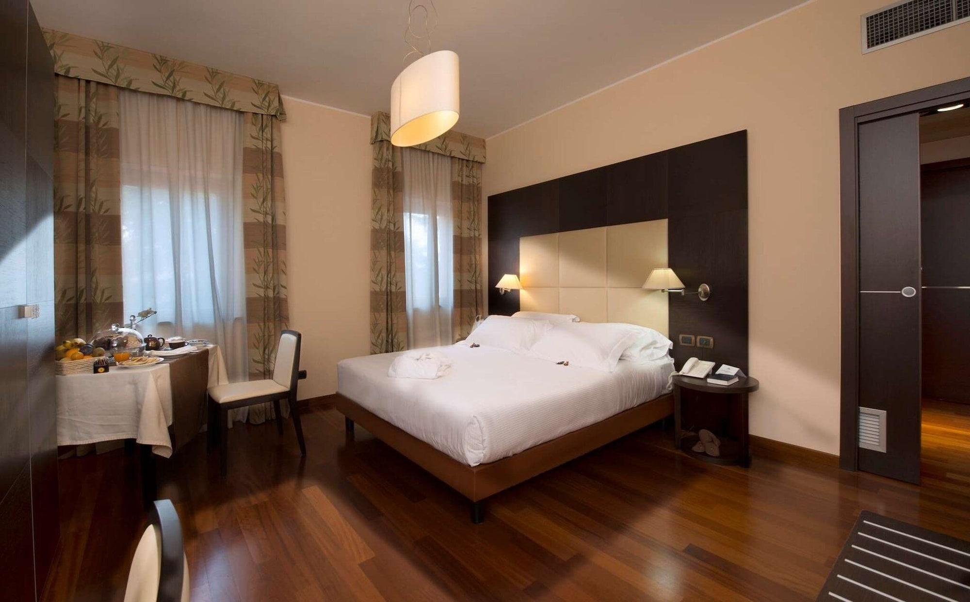 קטנזארו Hotel Guglielmo מראה חיצוני תמונה